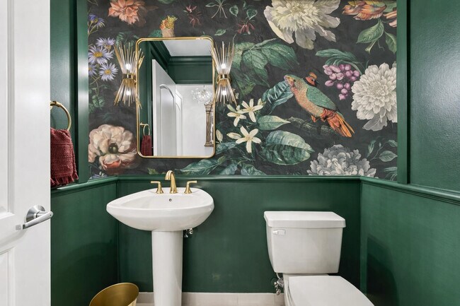 Building Photo - 801 S Olive Ave