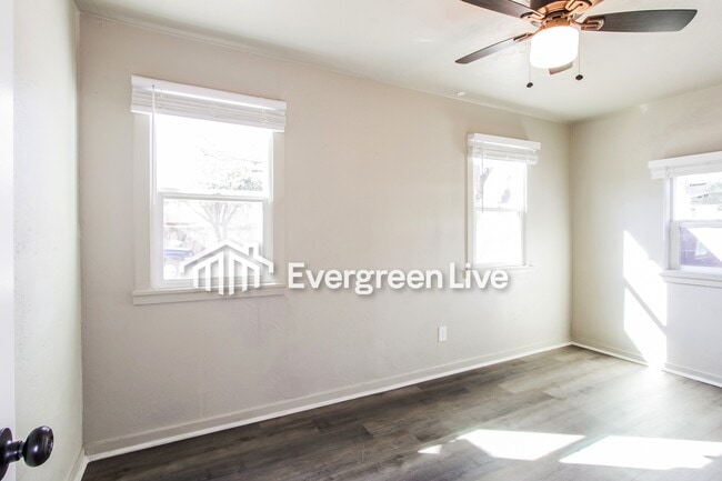 Building Photo - 3526 N Estrella Ave