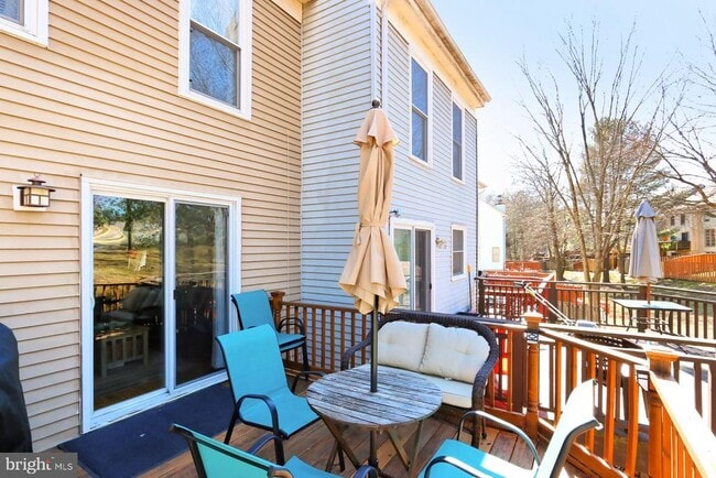Building Photo - 8492 Laurel Oak Dr