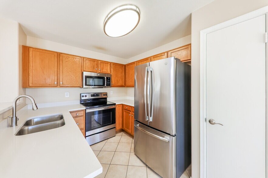 Building Photo - 16255 N 158th Dr