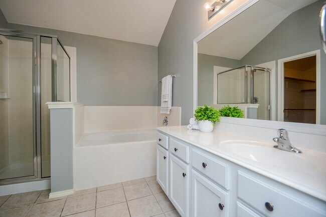 Building Photo - 24914 Oconee Dr