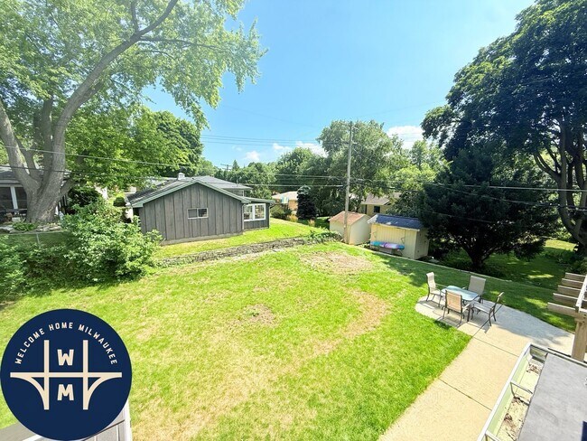 Building Photo - 10431 W Hillside Ave