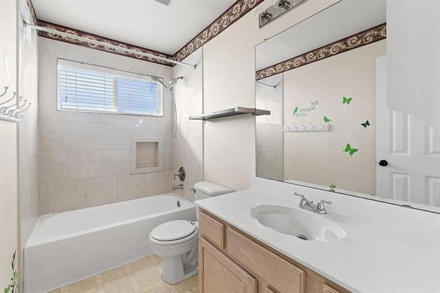 Building Photo - 1113 Larkspur Dr
