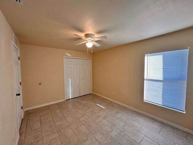 Building Photo - 531 SE 5th Pl