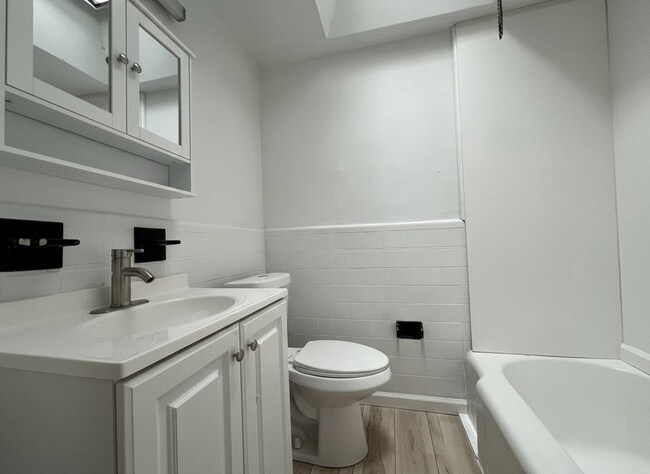 Building Photo - 2214 Bond Ave