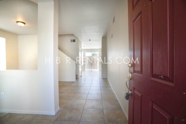 Building Photo - Charming 4-Bed, 2.5-Bath Home in Tracy’s E...
