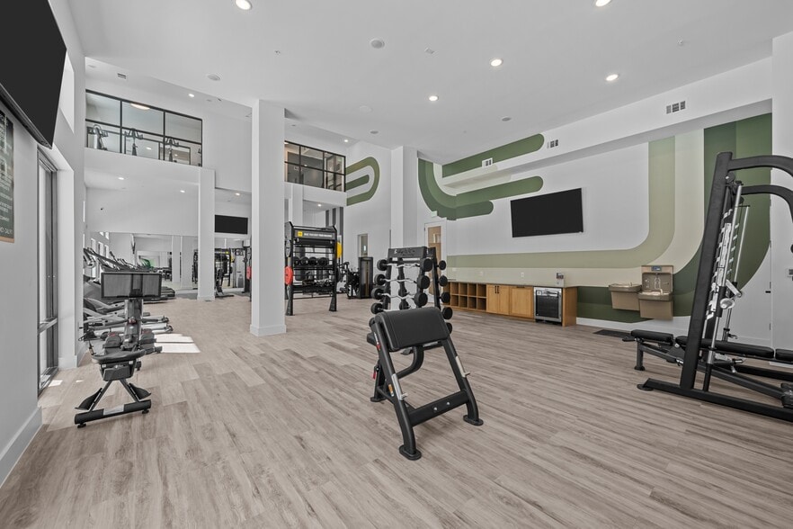 Building Photo - Lenox Burnet