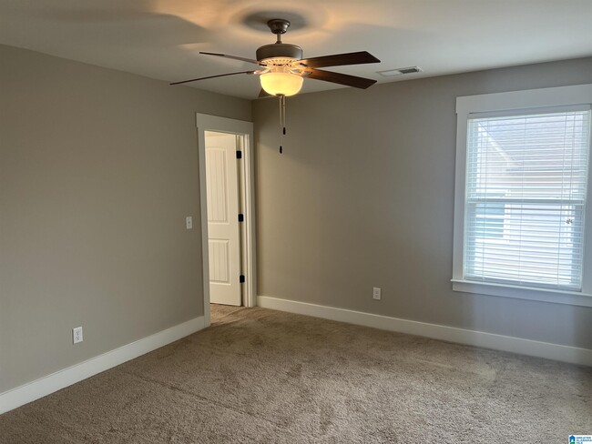 Building Photo - 5849 Longview Ln