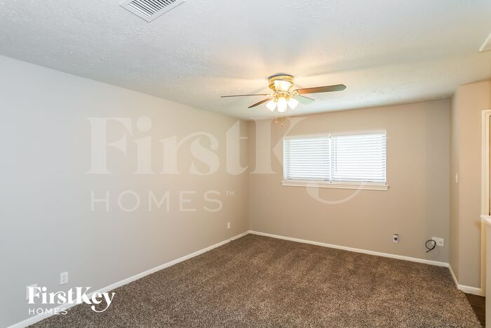 Building Photo - 15010 Chaseridge Dr