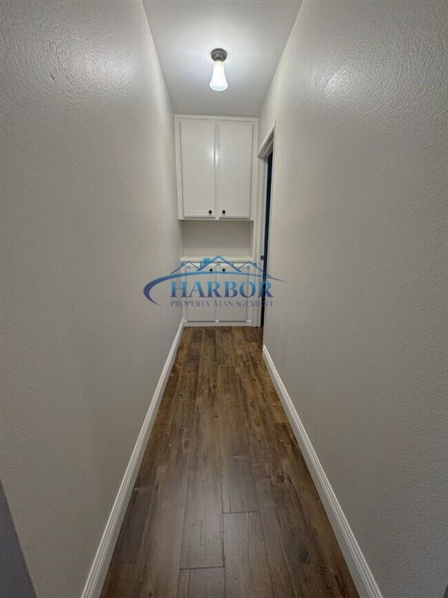 Building Photo - Spacious 2-Bedroom Townhouse in the Heart ...