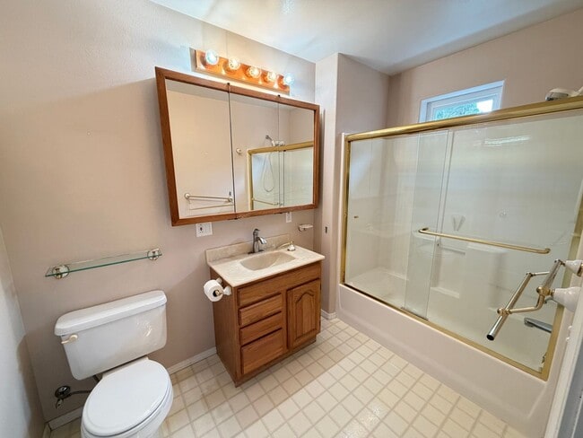 Building Photo - Downtown Coeur d'Alene Rancher