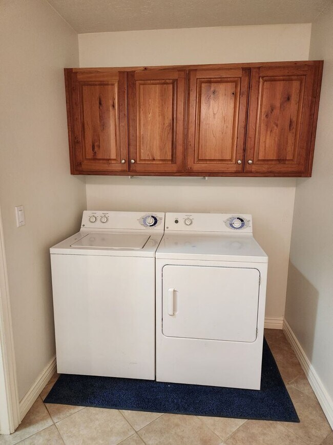 Building Photo - The Seasons @ Mesa Hills 3 bed/2 bath