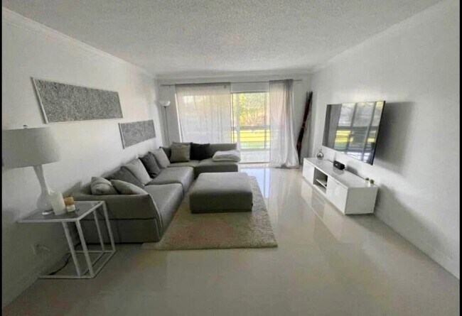 Building Photo - 209 Waterway Dr S