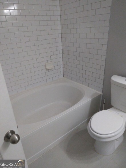 Building Photo - 10 Perimeter Summit Blvd