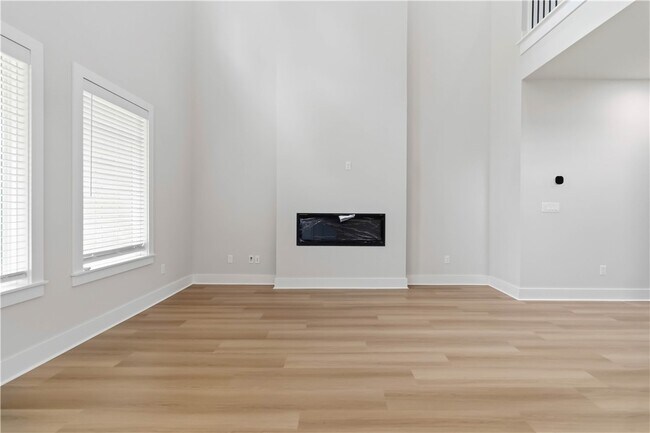 Building Photo - 900 Moksha St