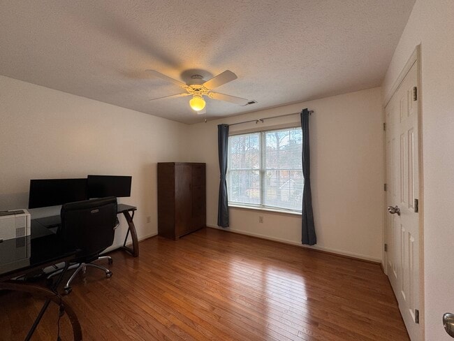 Building Photo - 307 Ludlow Dr