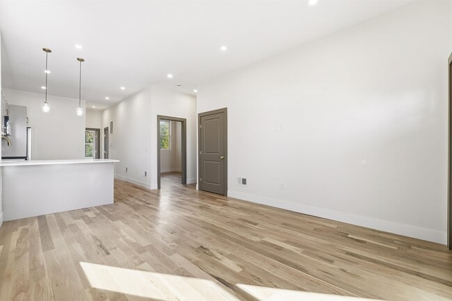 Building Photo - 25 Lembeck Ave