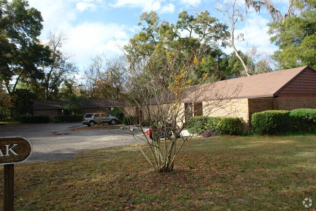 Building Photo - HERITAGE OAK APARTMENTS