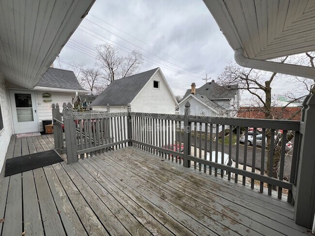 Building Photo - 20 N 5th Ave