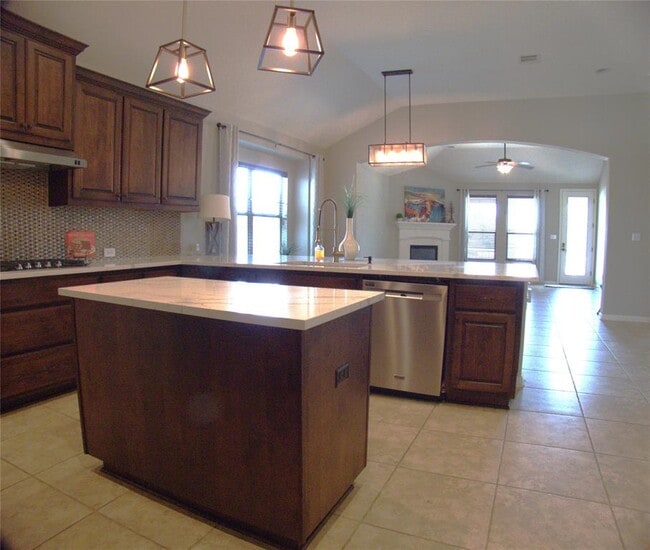 Building Photo - 14400 Senia Bend