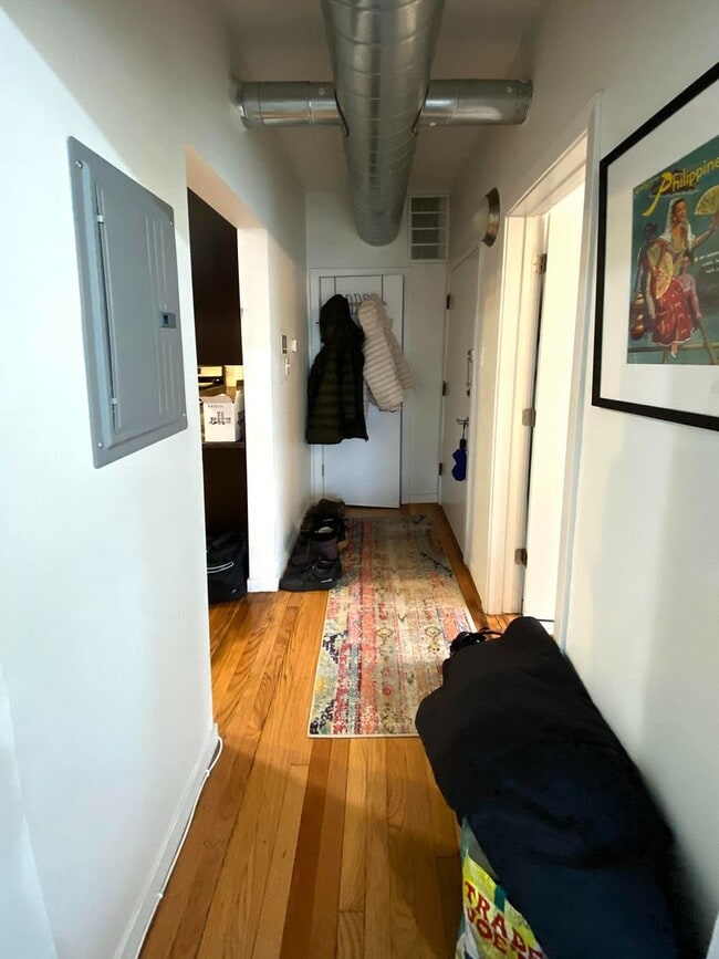 Building Photo - Bright and Sunny 1 Bedroom in UK Village- Laundry, Central Heat/AC, Free Fast Internet Included