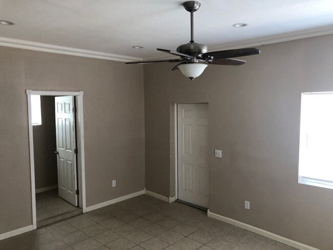 Building Photo - Remodeled 4/2 Home-Lawncare Included