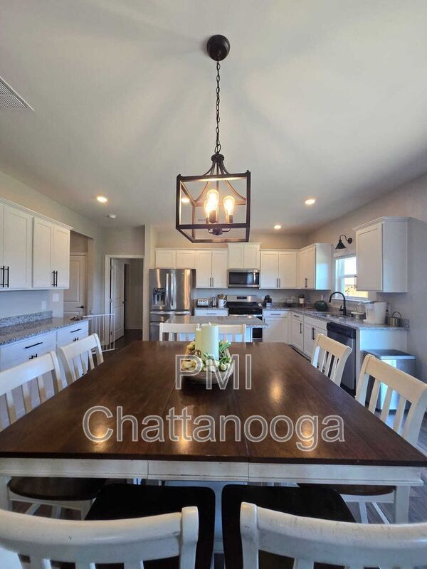Building Photo - 8631 Briar Rose Pl