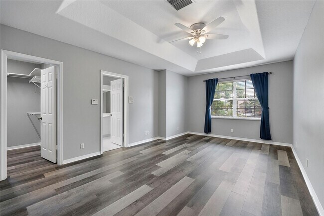 Building Photo - 9664 Royal Palm Blvd