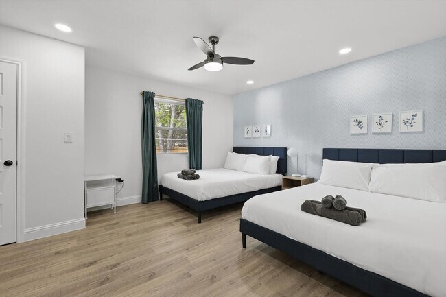 Building Photo - 3321 Ridgehaven St