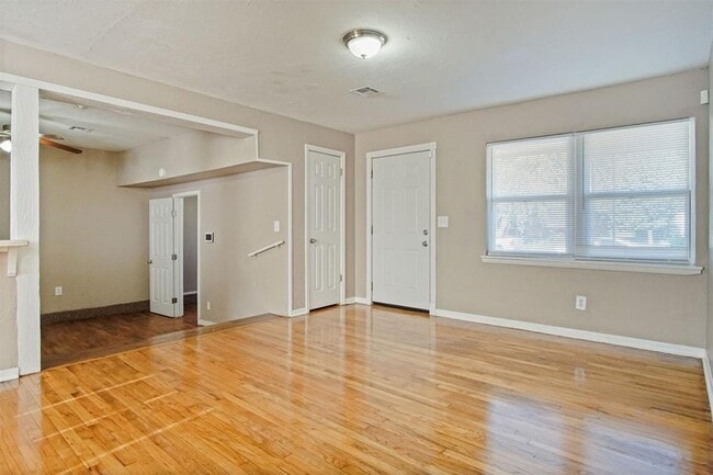 Building Photo - 1717 Symphony Ln