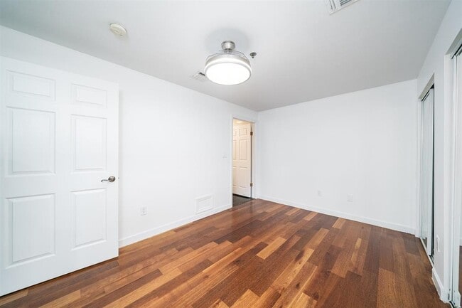 Building Photo - 413-415 9th St