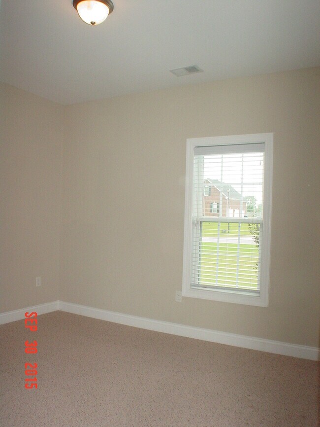 Building Photo - 124 Hurdle Ln