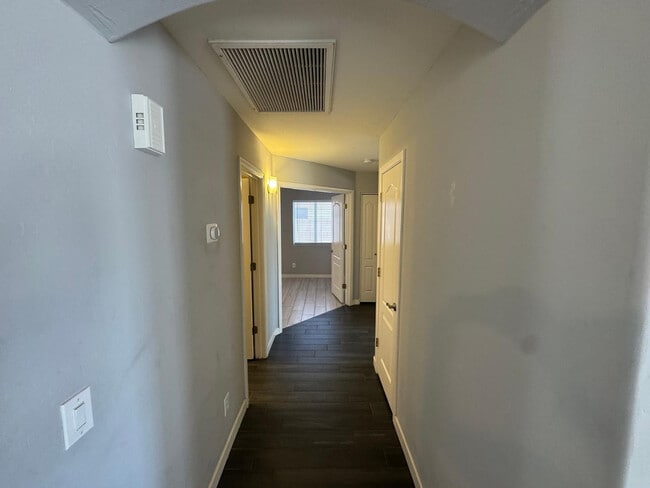 Building Photo - 24 S Willow Creek St