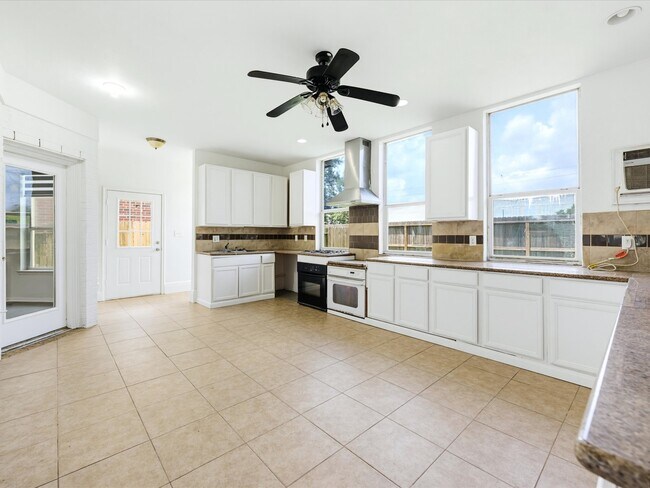 Building Photo - 1114 Jasons Bend Dr