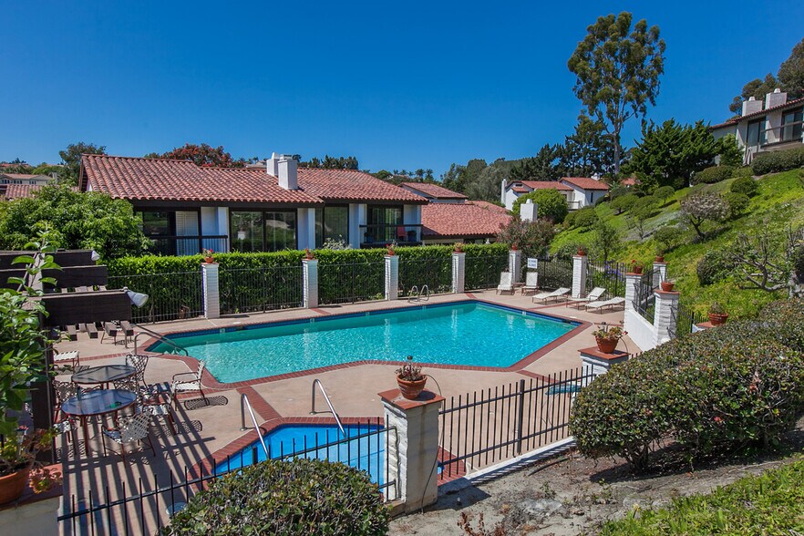 Building Photo - 1047 Santa Helena Park Ct