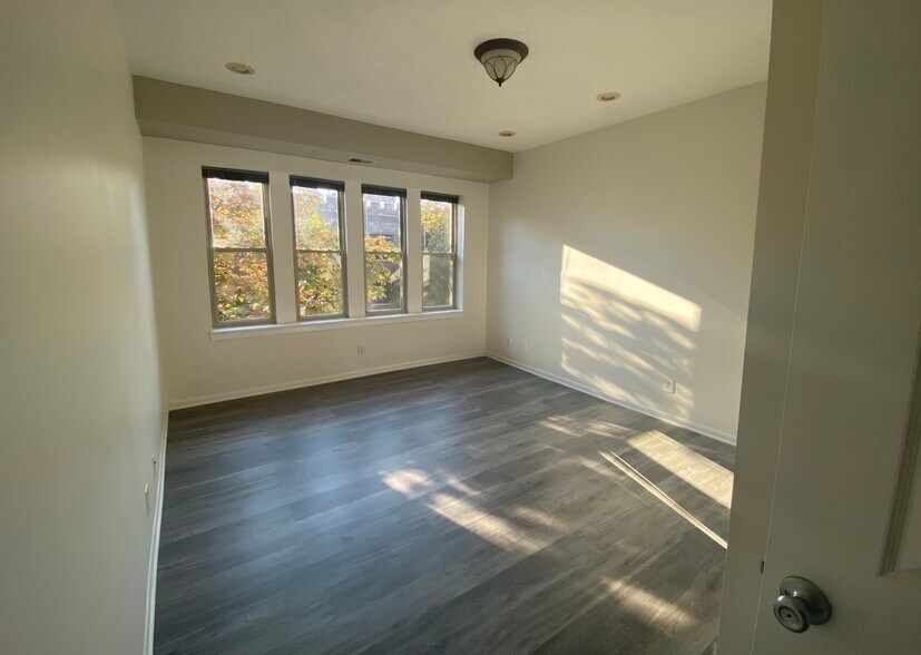 Main Bedroom - 2060 W Fargo Ave