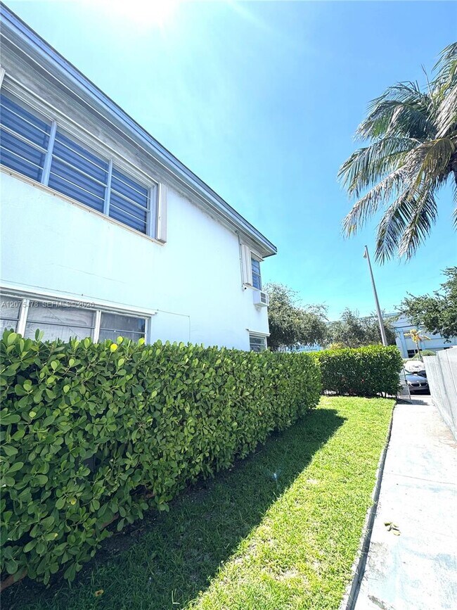 Building Photo - 1258 Marseille Dr