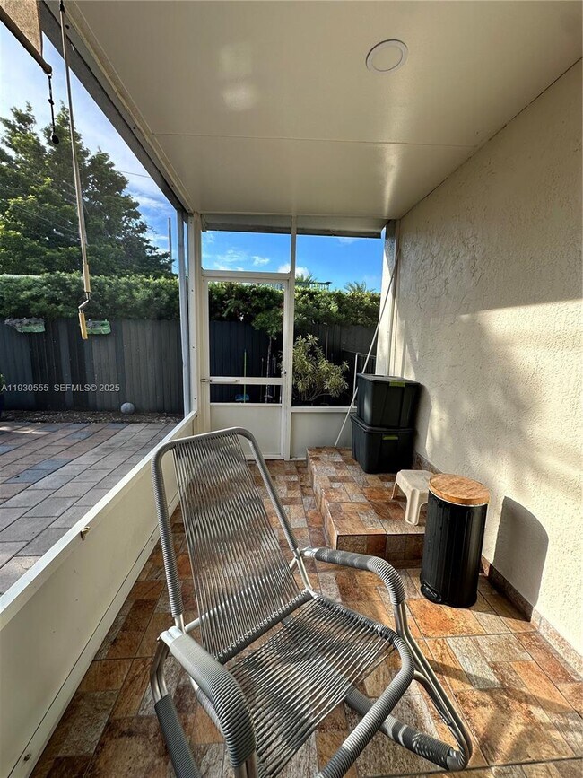 Building Photo - 5010 E 1st Ave