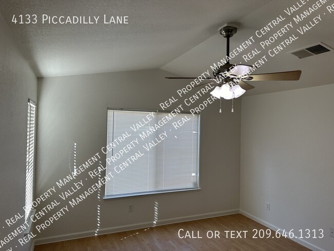 Building Photo - Turlock 3 Bedroom 2 Bathroom Home near Sta...