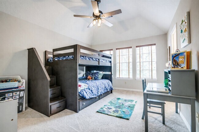 Building Photo - 7 Deer Lake Ct