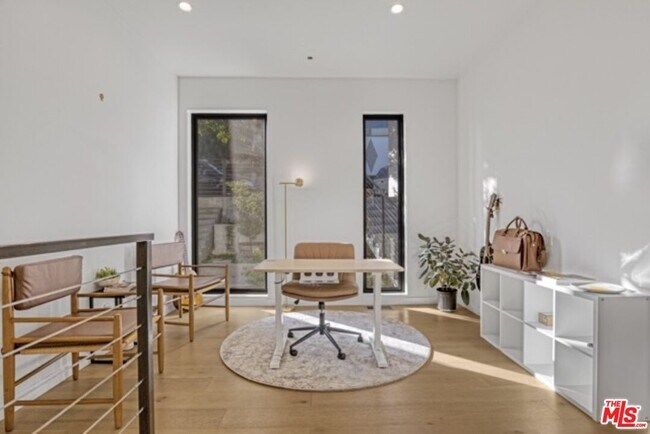 Building Photo - 4852 Seldner St E