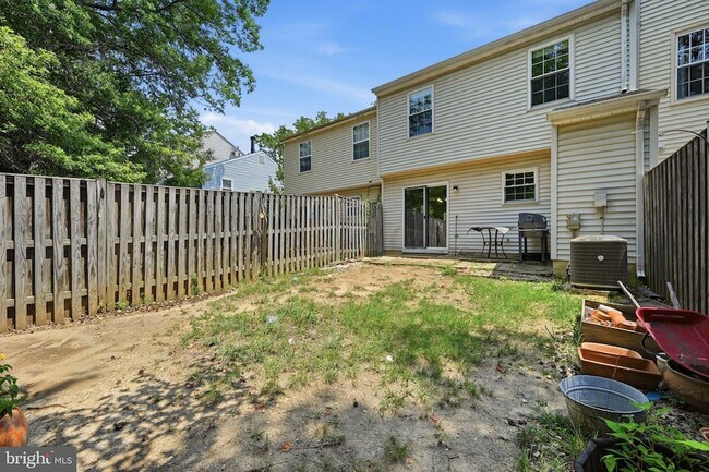 Building Photo - 16 Meadowside Ct