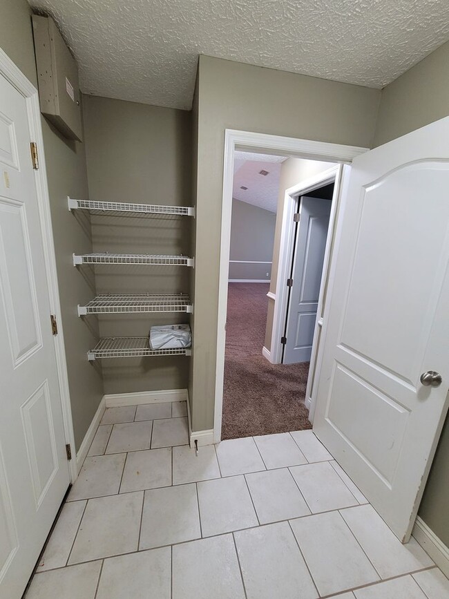 Building Photo - Cherokee Heights - 3 BR|2 BA w/ 2 Car Garage!