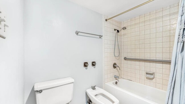 Building Photo - 7701 Wurzbach Rd