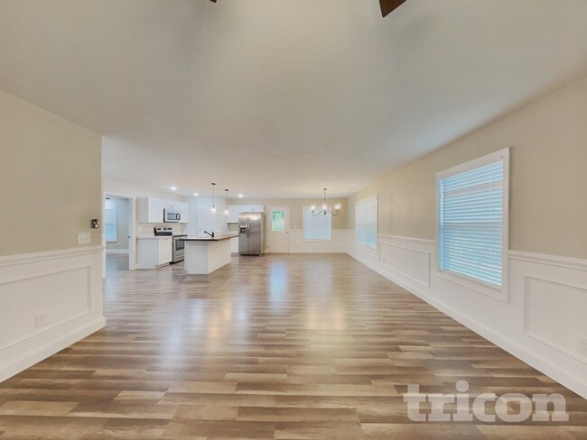 Building Photo - 19 Bloomwood Heights