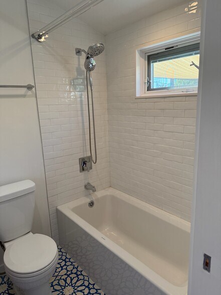 Master bath - 2271 Edinburg Ave