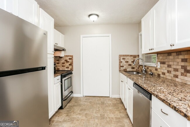 Building Photo - 2609 Farn Dr
