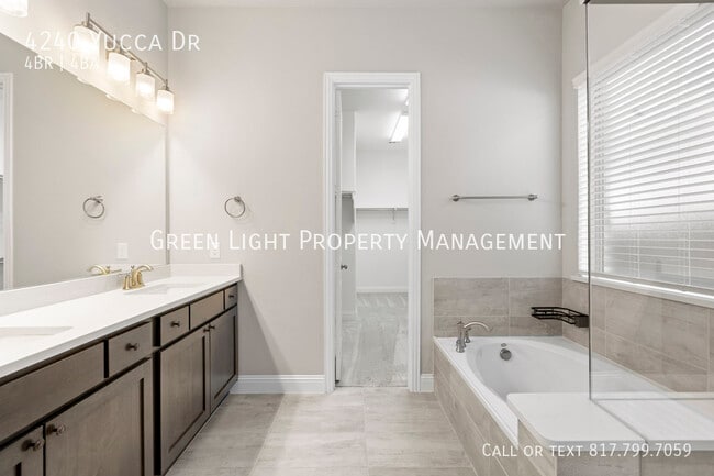 Building Photo - 4240 Yucca Dr
