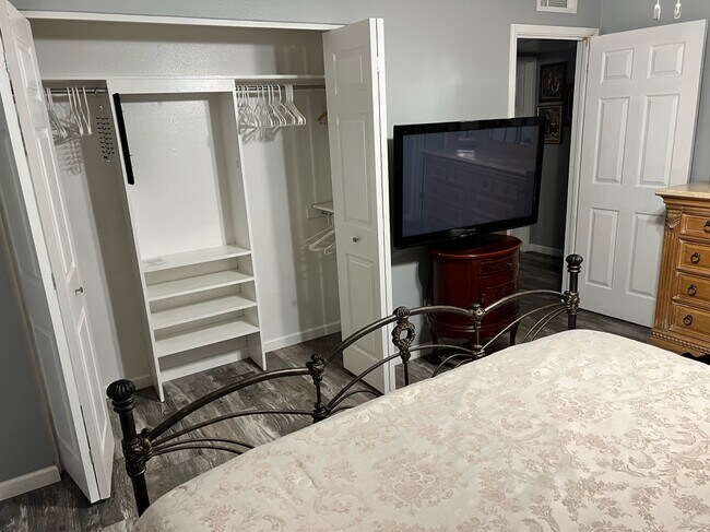 Primary Bedroom - 1209 E Campus Dr