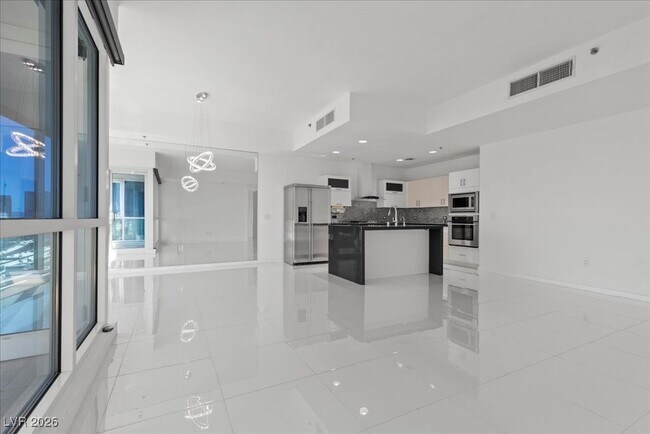 Building Photo - 4525 Dean Martin Dr